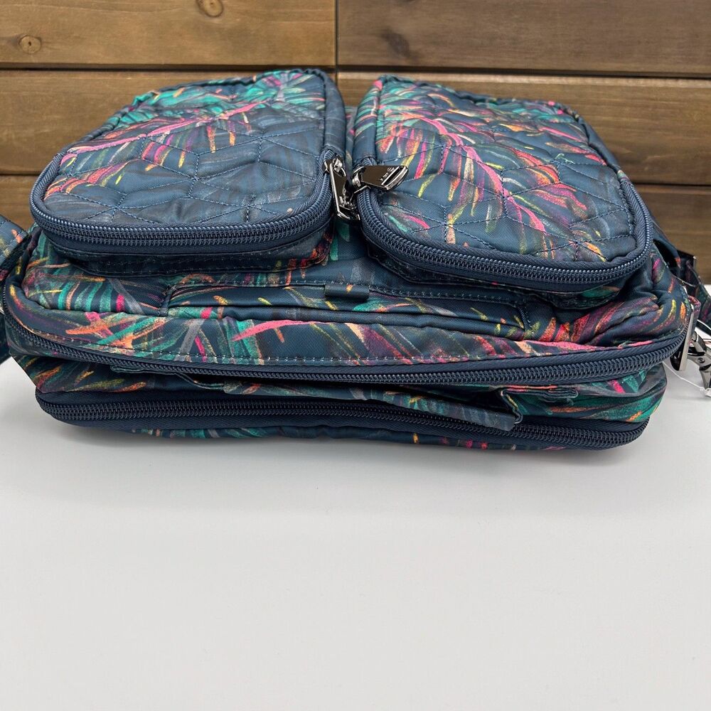 Lug Navigator Crossbody Bag NWT Tropical Leaf Blue Pink Quilted - Picture 4 of 9